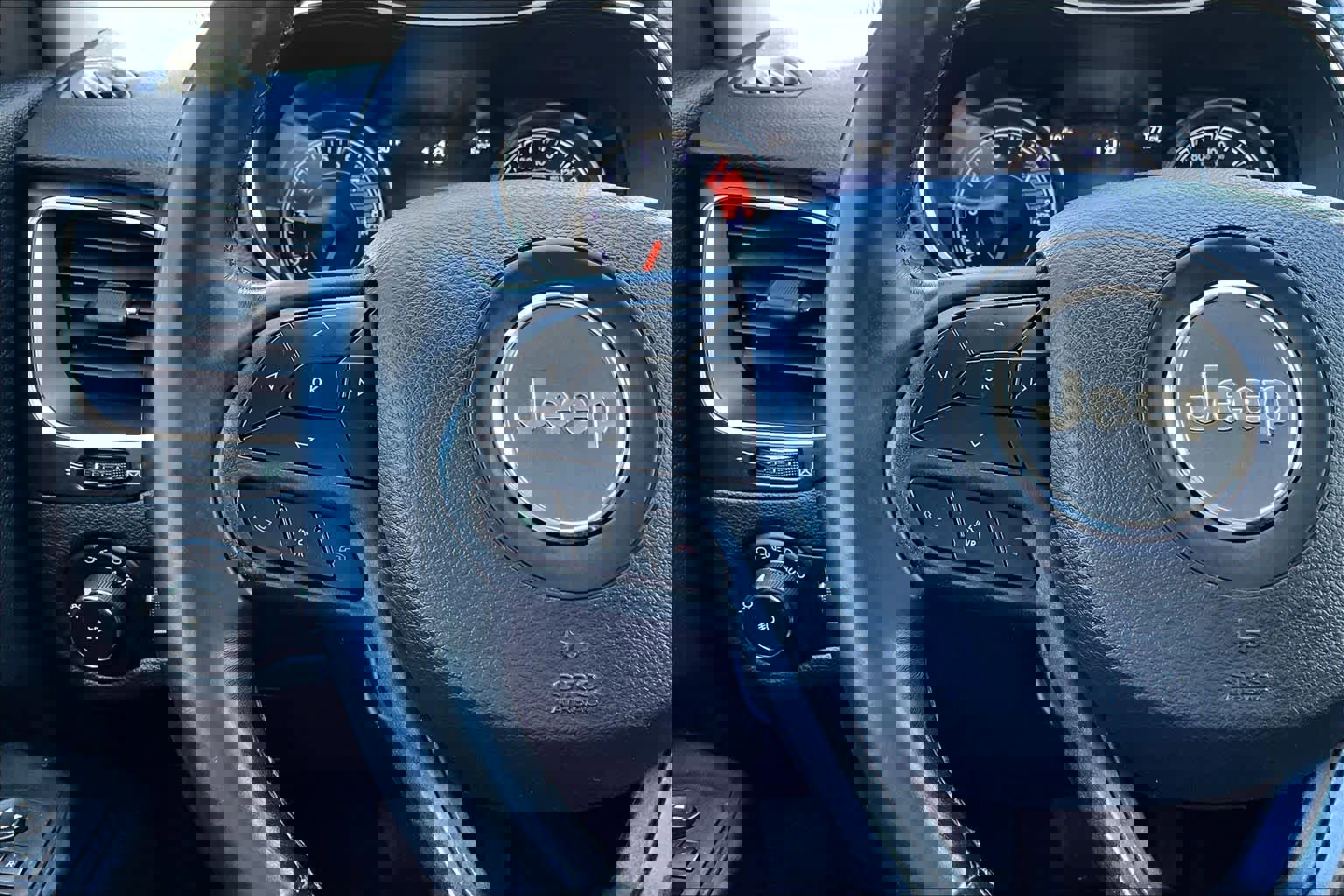 Used 2019 Jeep Cherokee Trailhawk AWD/4WD image 24