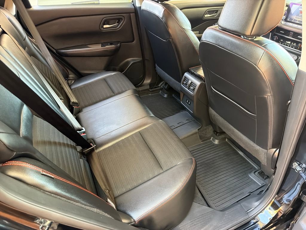 Used 2025 Nissan Rogue SV image 31