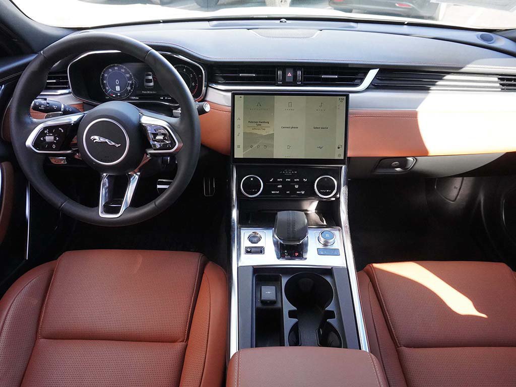 Used 2024 Jaguar XF R-Dynamic SE RWD image 38