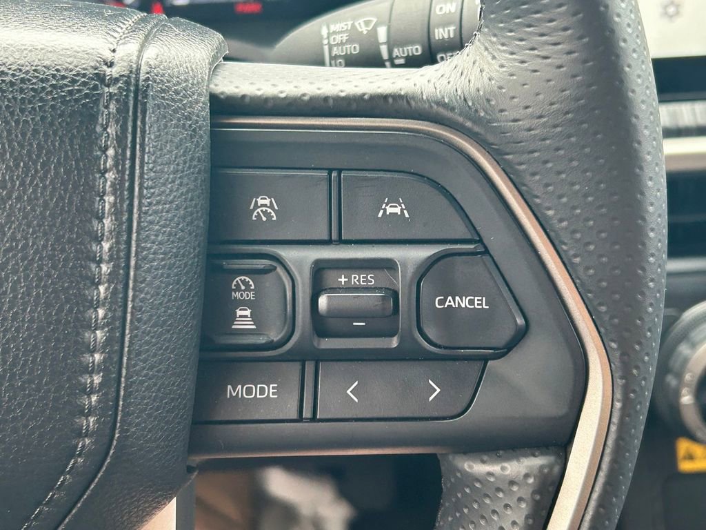 Used 2025 Toyota 4Runner Platinum AWD/4WD image 45