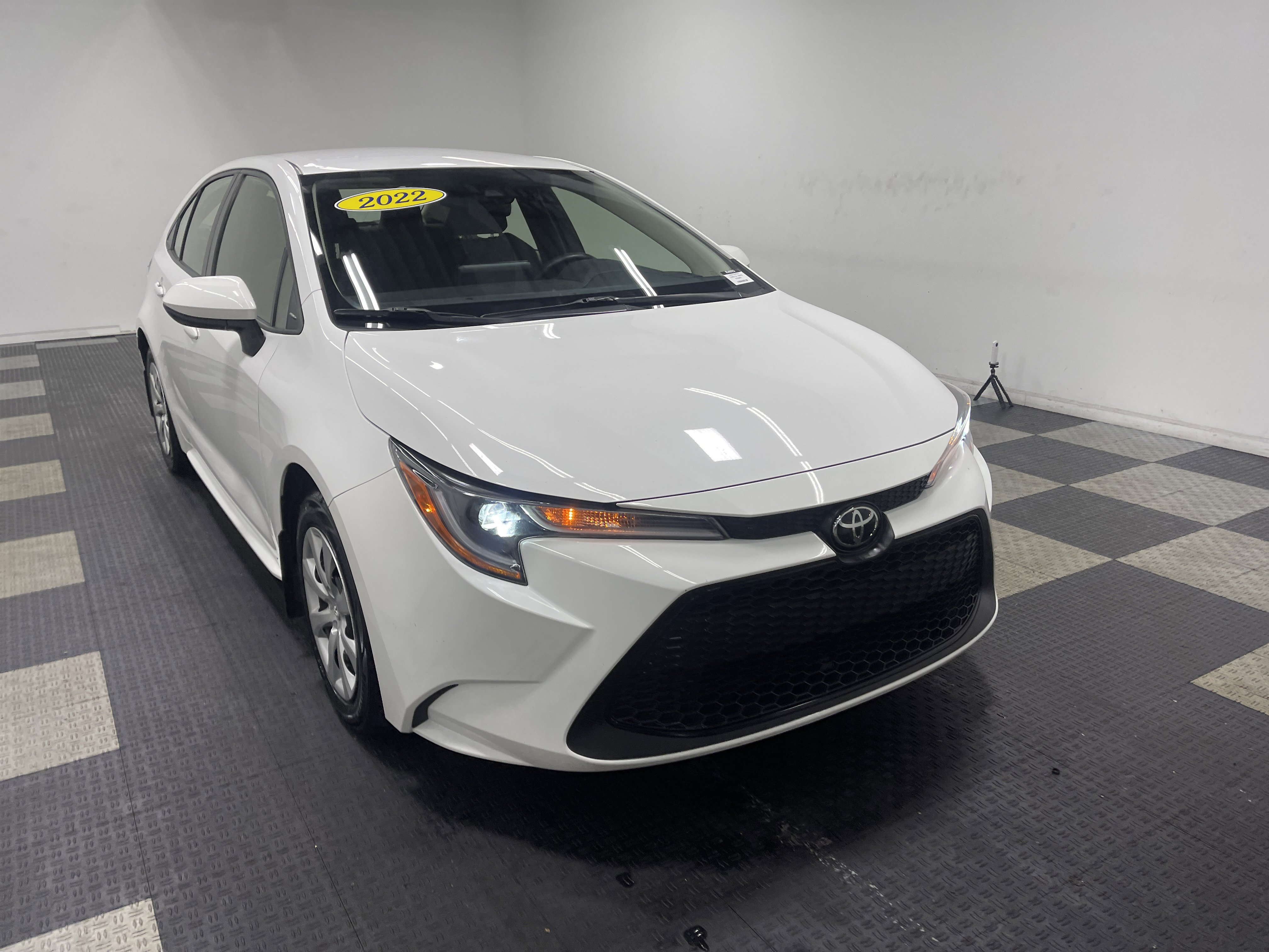 Used 2022 Toyota Corolla LE image 6
