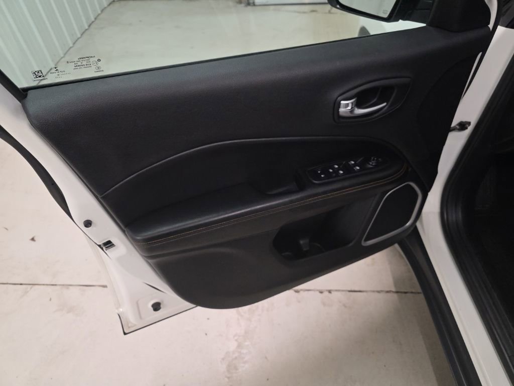 Used 2018 Jeep Compass Limited AWD/4WD image 11