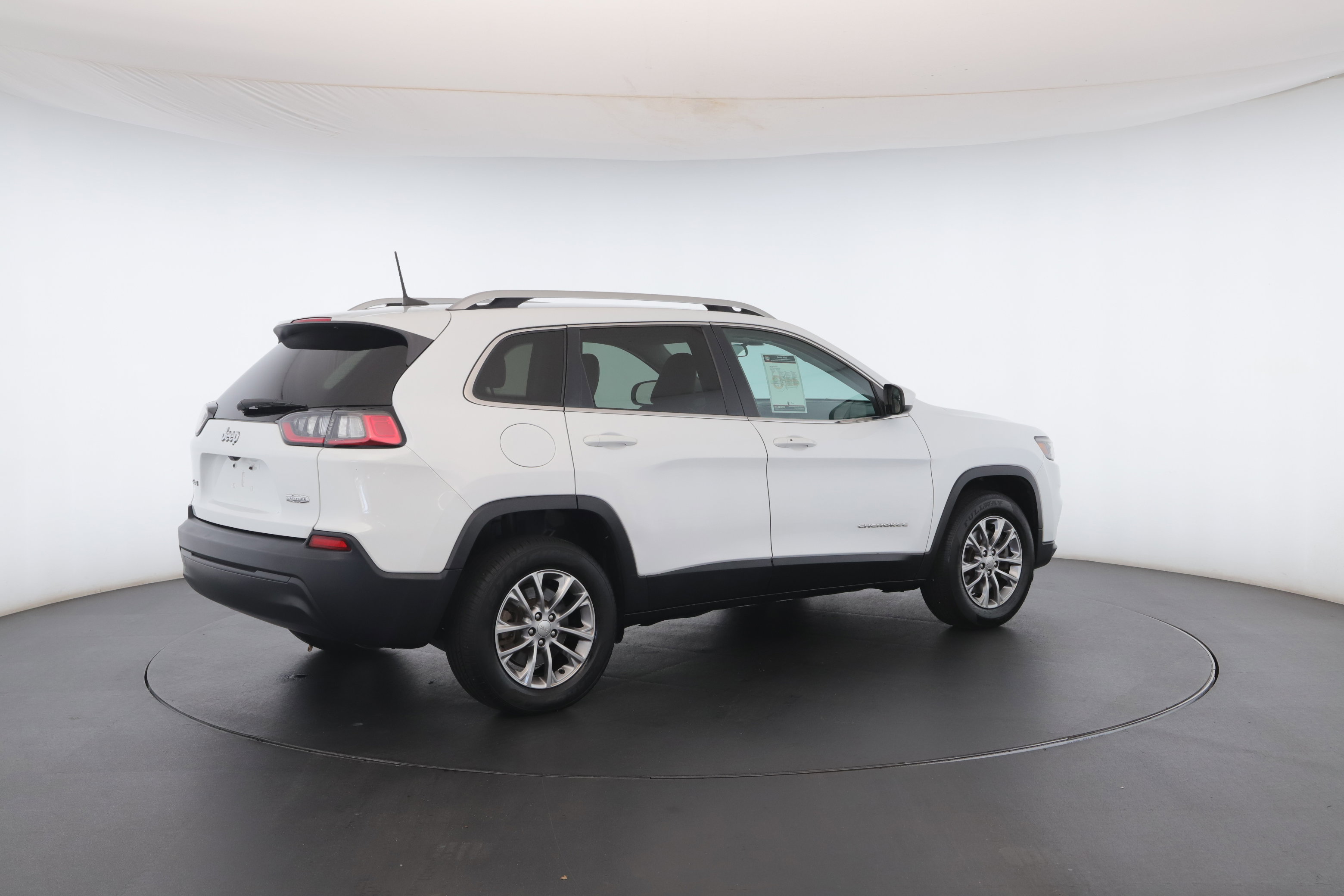 Used 2019 Jeep Cherokee Latitude Plus image 25