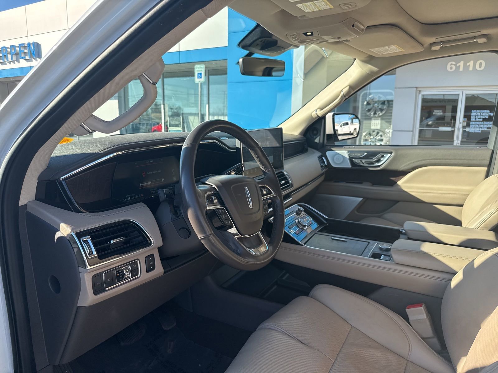Used 2022 Lincoln Navigator Reserve image 13