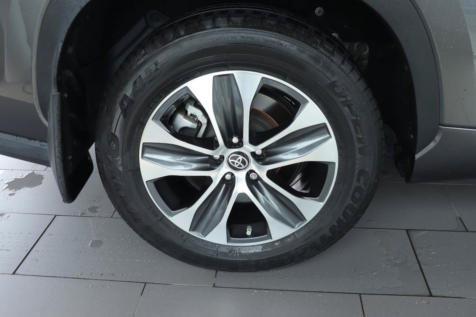 Used 2023 Toyota Highlander XLE FWD image 38