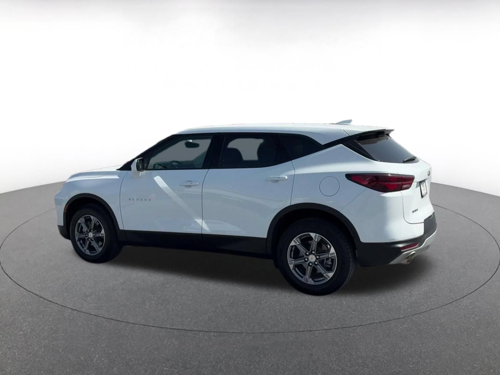 Used 2025 Chevrolet Blazer LT FWD image 8
