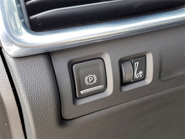 Certified 2022 Cadillac XT4 Premium Luxury w/ Safety Alert Package image 8