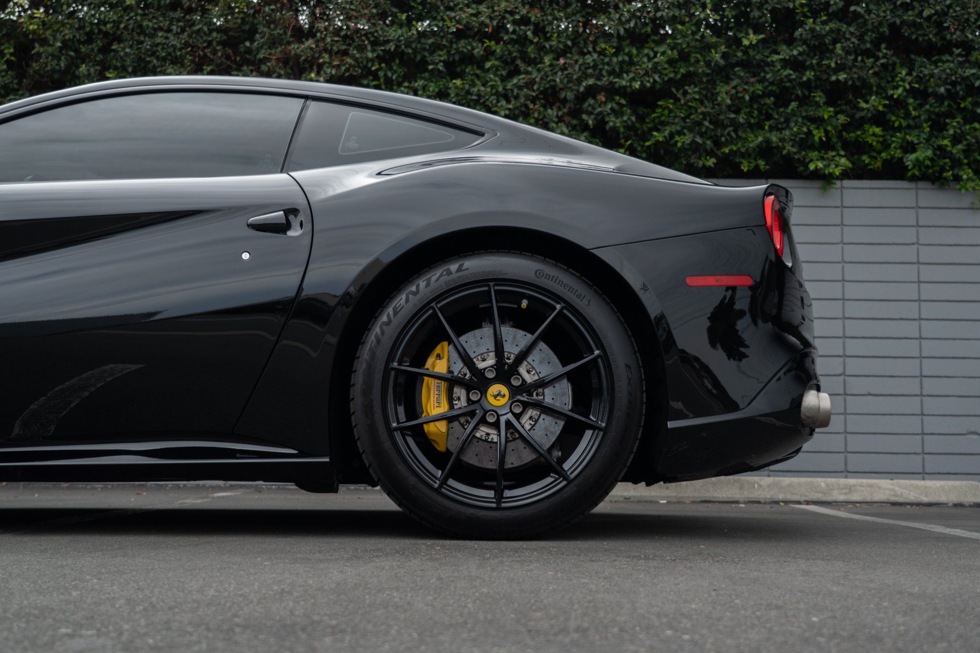 Used 2014 Ferrari F12 Berlinetta RWD image 27