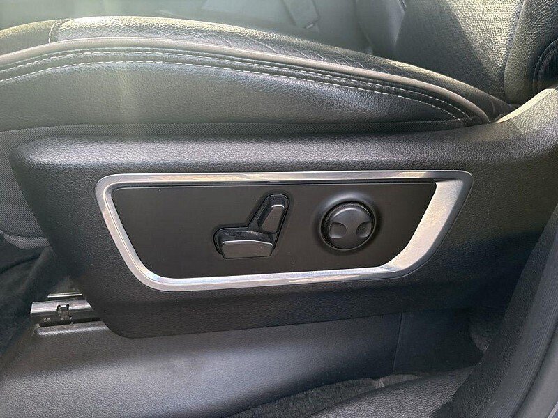 Used 2024 RAM 1500 Laramie AWD/4WD image 33