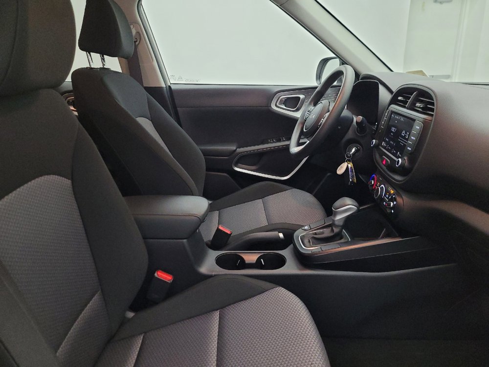 Used 2025 Kia Soul S image 21