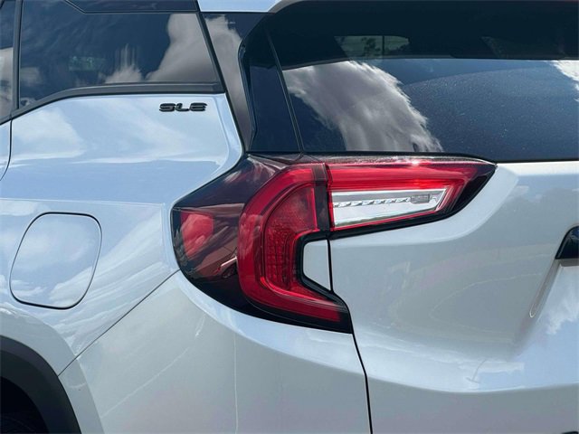 Used 2022 GMC Terrain SLE w/ Elevation Edition image 9