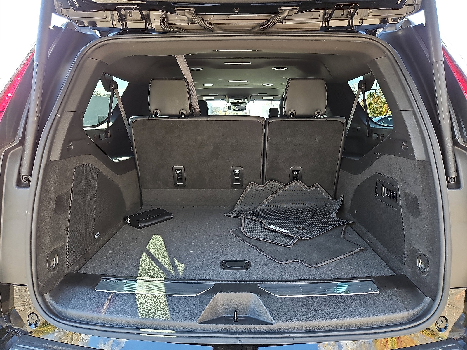 Used 2024 Cadillac Escalade ESV Luxury image 28