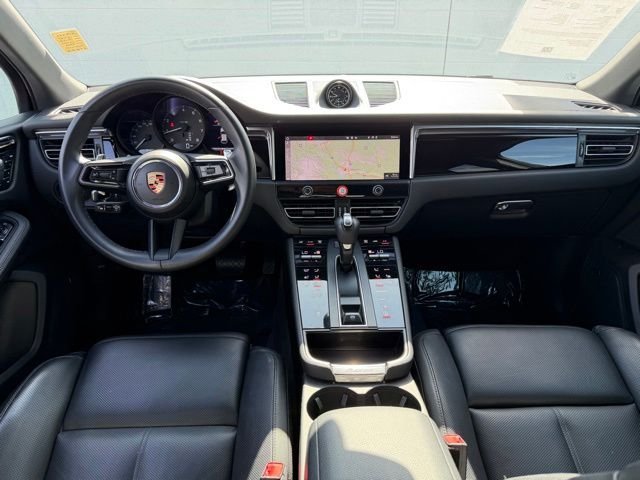 Used 2025 Porsche Macan AWD/4WD image 13