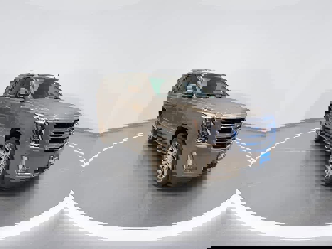 Used 2018 Cadillac Escalade Luxury image 2