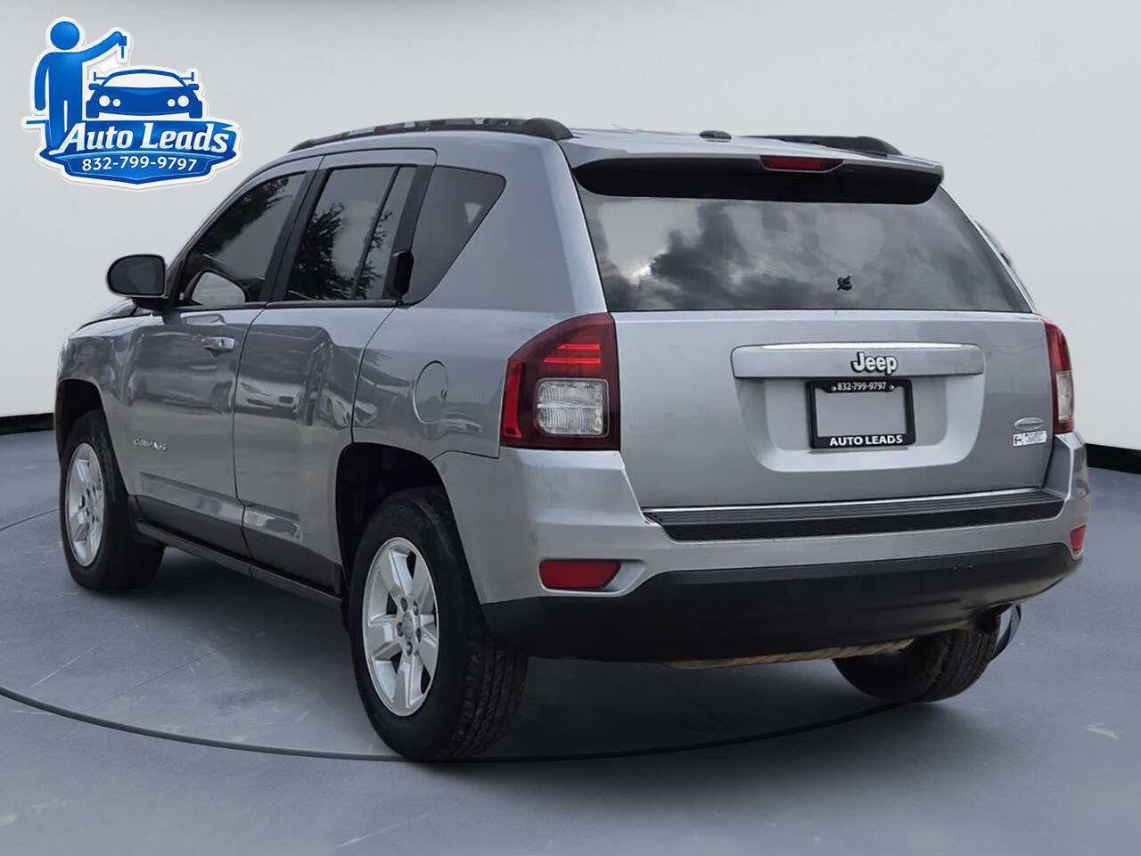 Used 2017 Jeep Compass Latitude FWD image 6