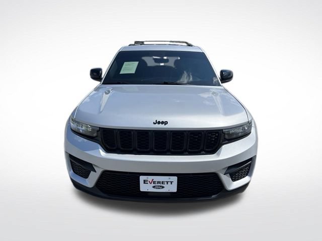 Used 2024 Jeep Grand Cherokee Altitude AWD/4WD image 2
