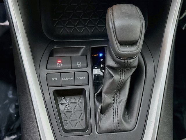 Used 2019 Toyota RAV4 XLE w/ Convenience Package FWD image 19