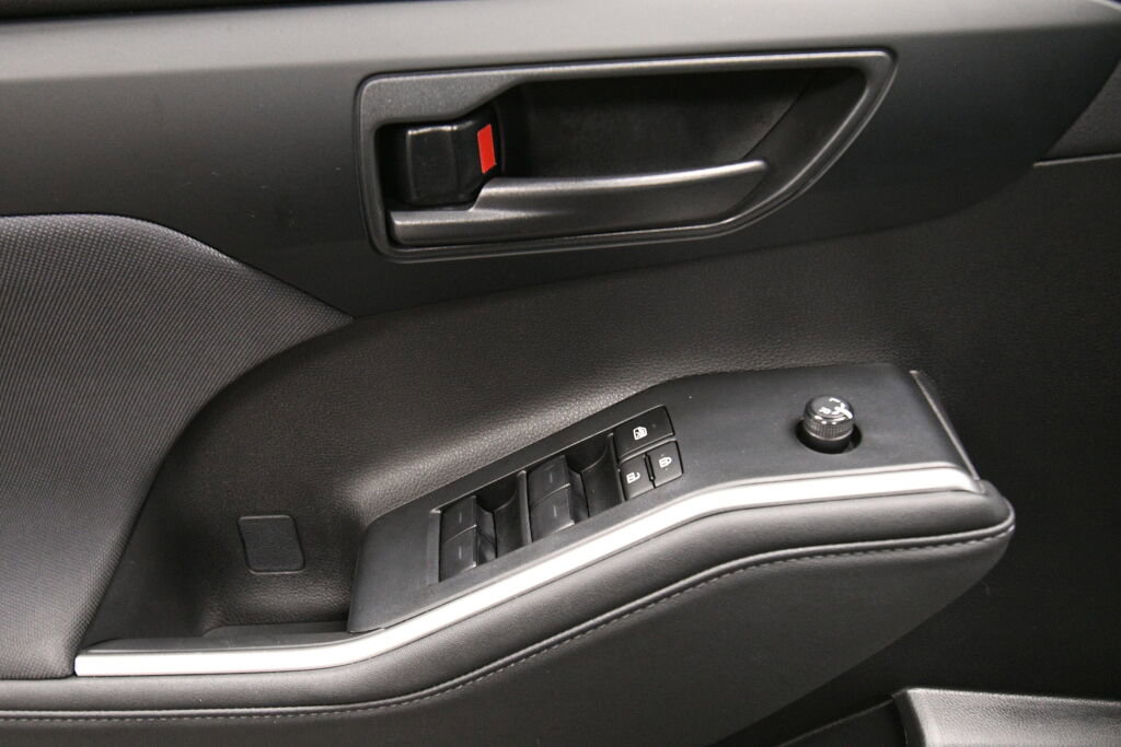 Certified 2024 Toyota Highlander LE image 11