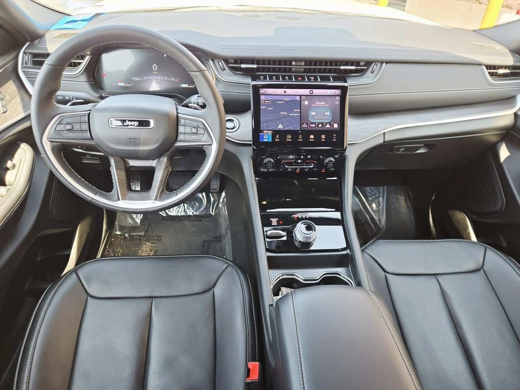 Used 2025 Jeep Grand Cherokee L Limited w/ Luxury Tech Group II AWD/4WD image 10