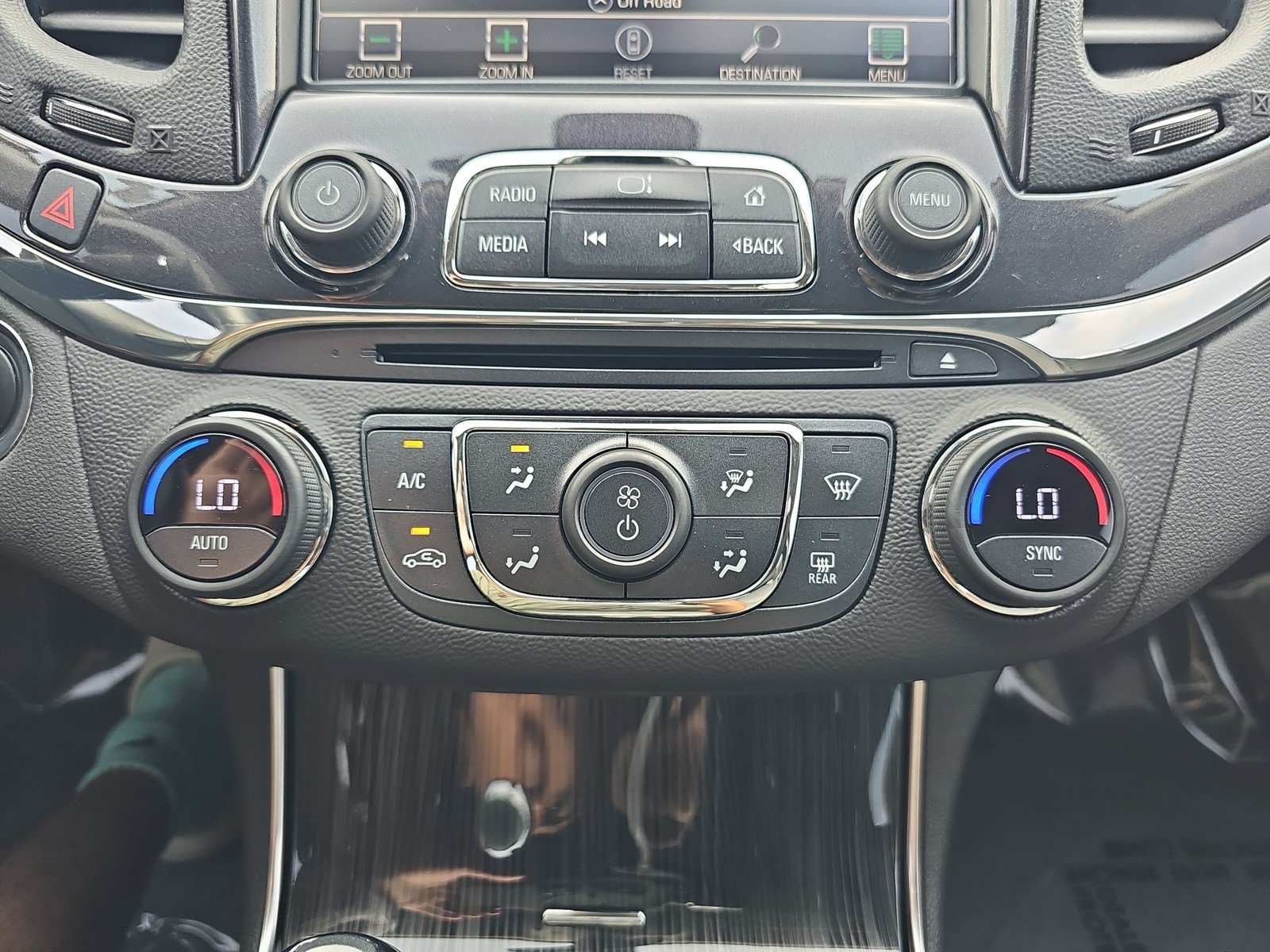 Used 2018 Chevrolet Impala Premier w/ Premier Convenience Package FWD image 21