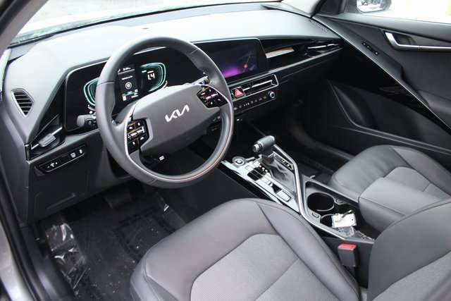 Used 2023 Kia Niro EX image 3