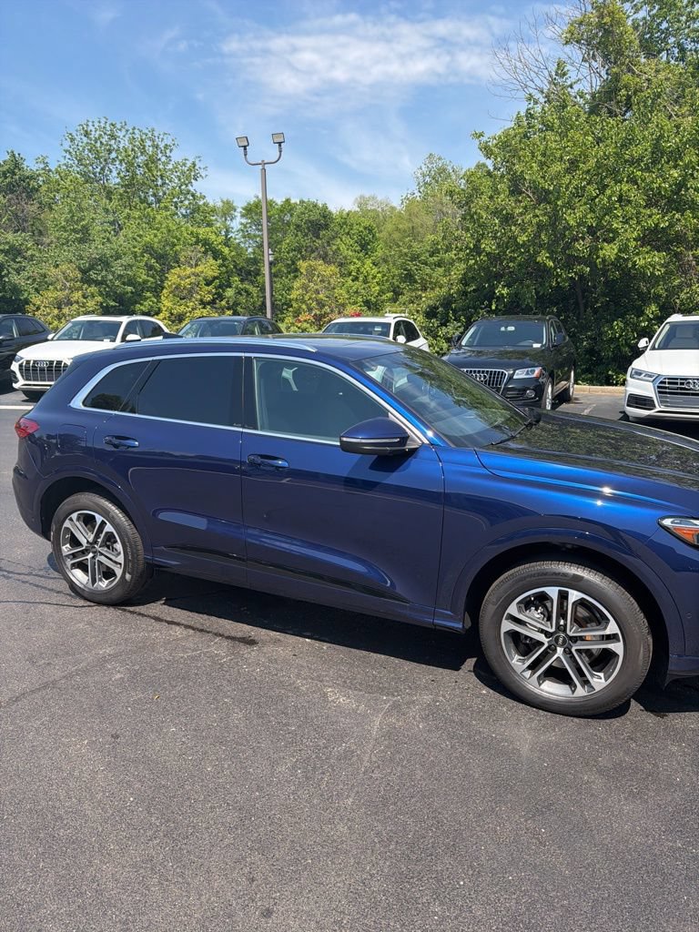 Certified 2025 Audi Q5 Premium w/ Convenience Package AWD/4WD image 4