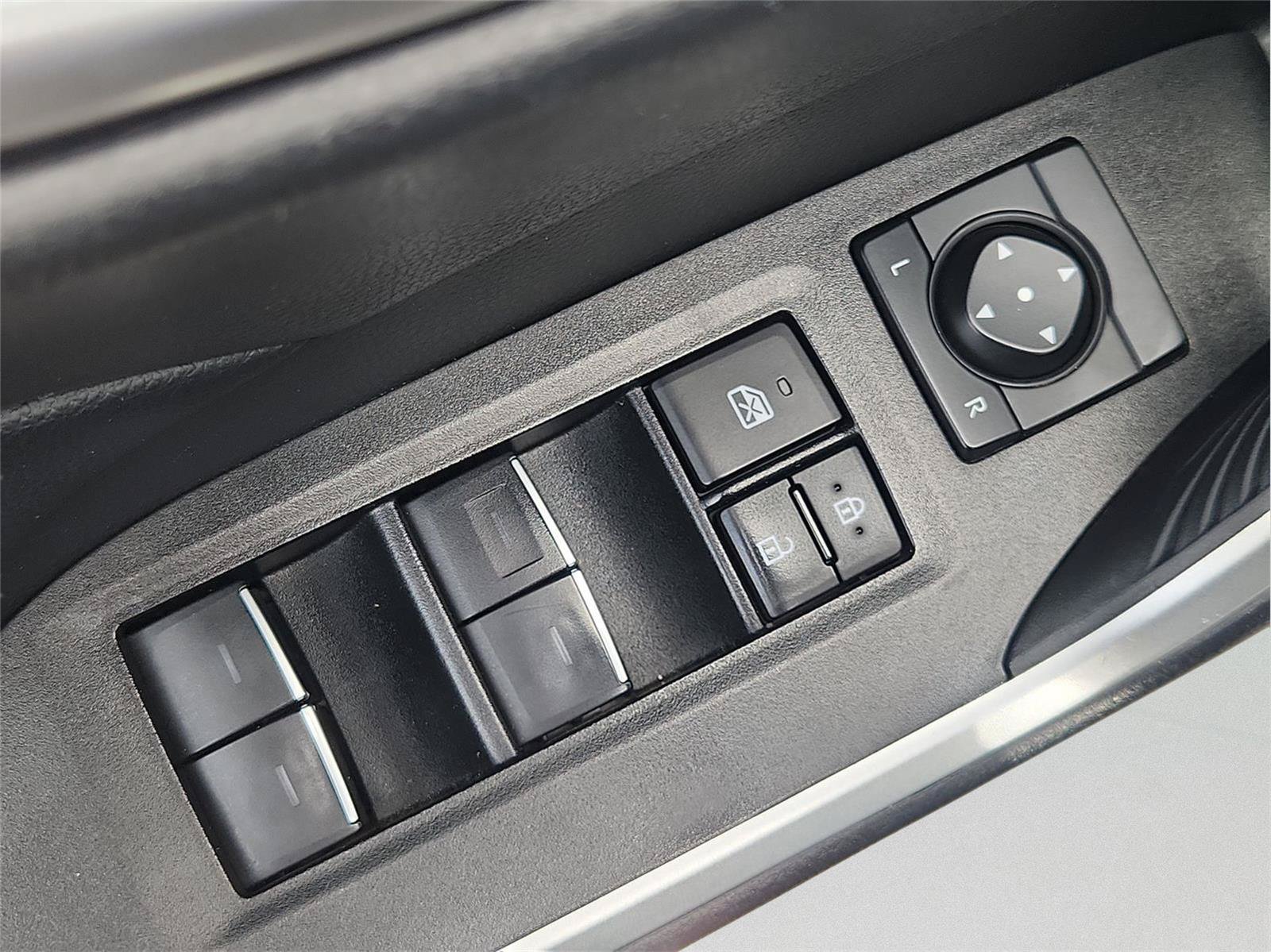 Used 2023 Toyota RAV4 XLE w/ Convenience Package FWD image 23