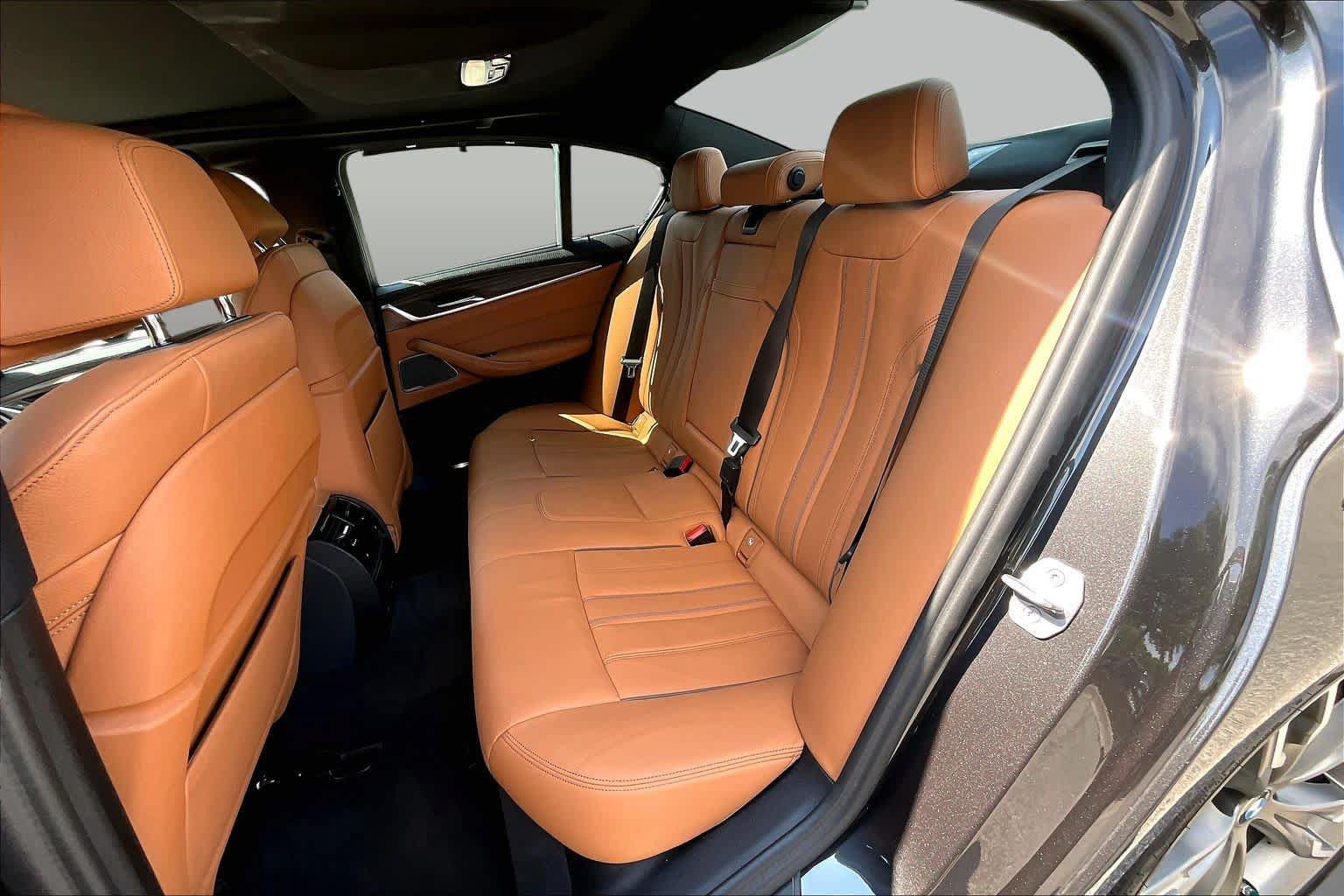 Used 2023 BMW M550i xDrive w/ Executive Package AWD/4WD image 21