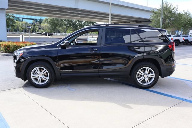 Used 2022 GMC Terrain SLE w/ Driver Convenience Package FWD image 4