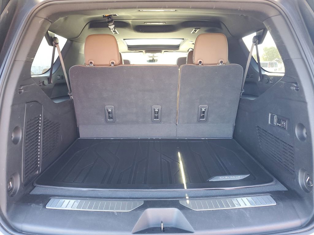 Used 2023 Chevrolet Suburban High Country image 34