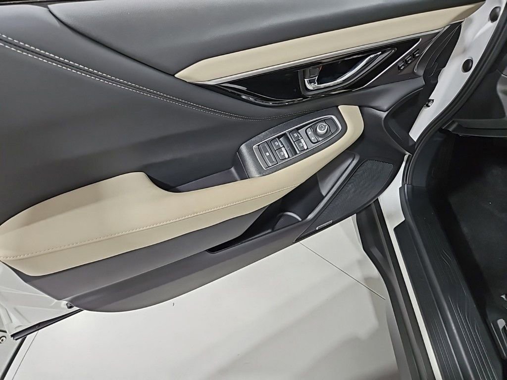 Used 2025 Subaru Outback Limited image 12