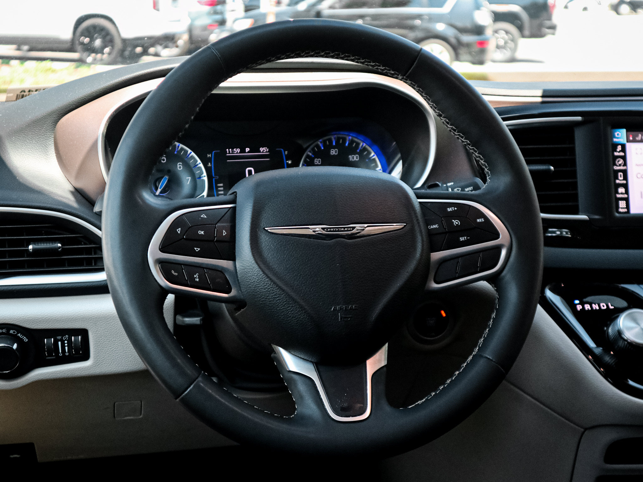 Used 2023 Chrysler Voyager LX FWD image 6