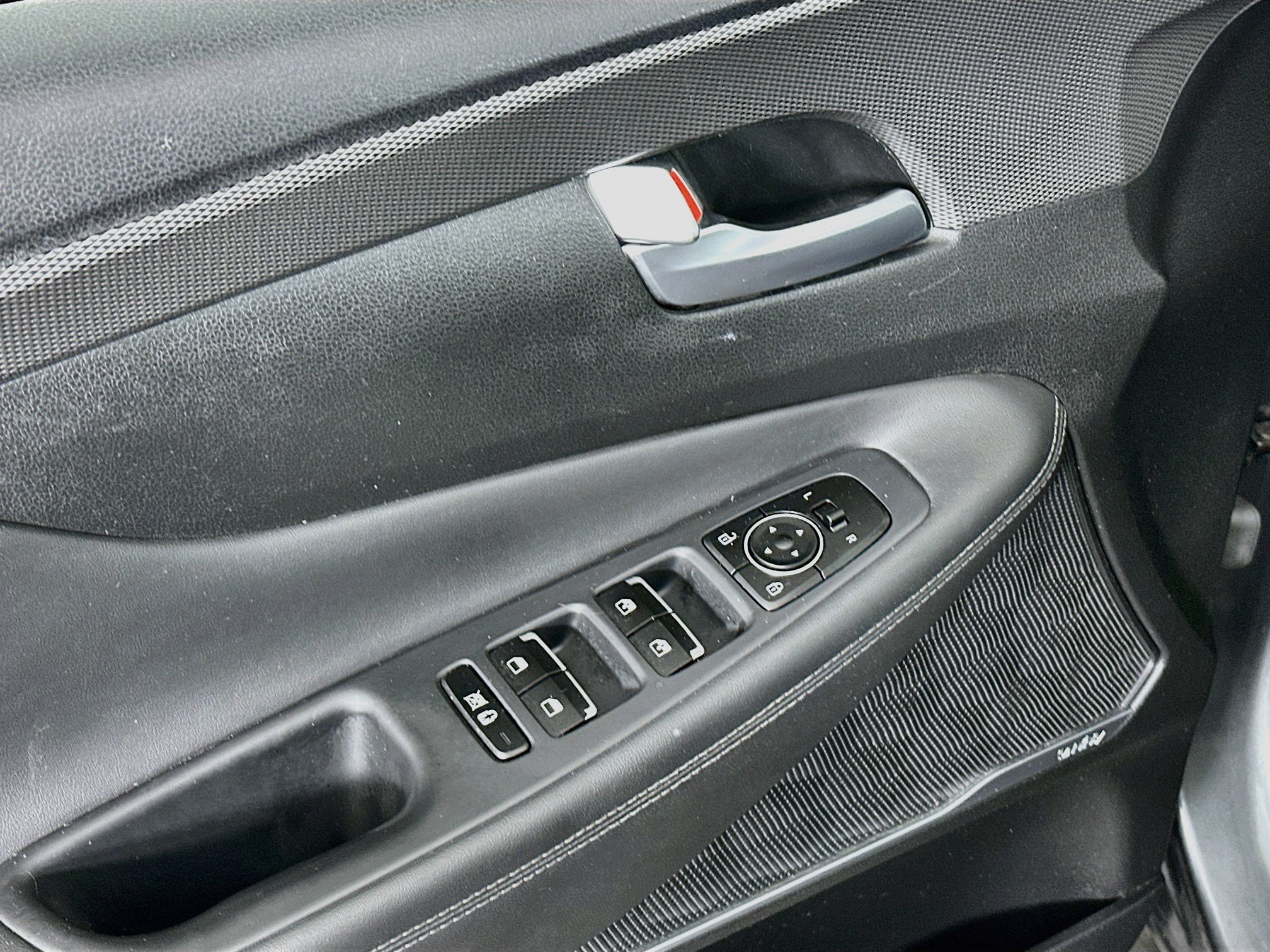 Used 2020 Hyundai Santa Fe SEL w/ Convenience + Premium Package FWD image 15