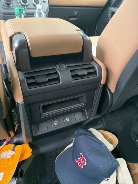 Used 2025 Land Rover Defender 110 X-Dynamic SE image 24