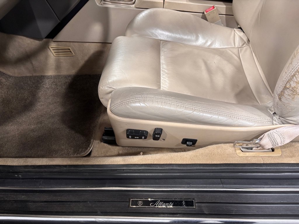 Used 1993 Cadillac Allante FWD image 10
