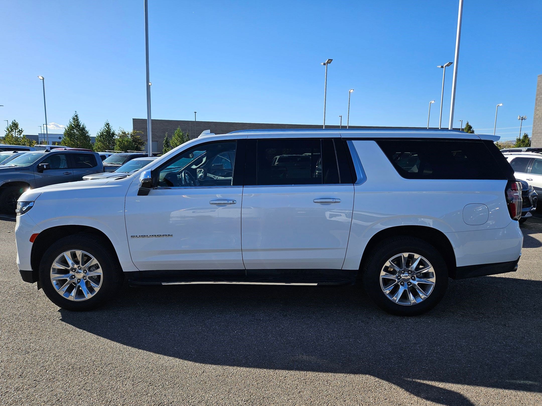 Used 2024 Chevrolet Suburban Premier image 7