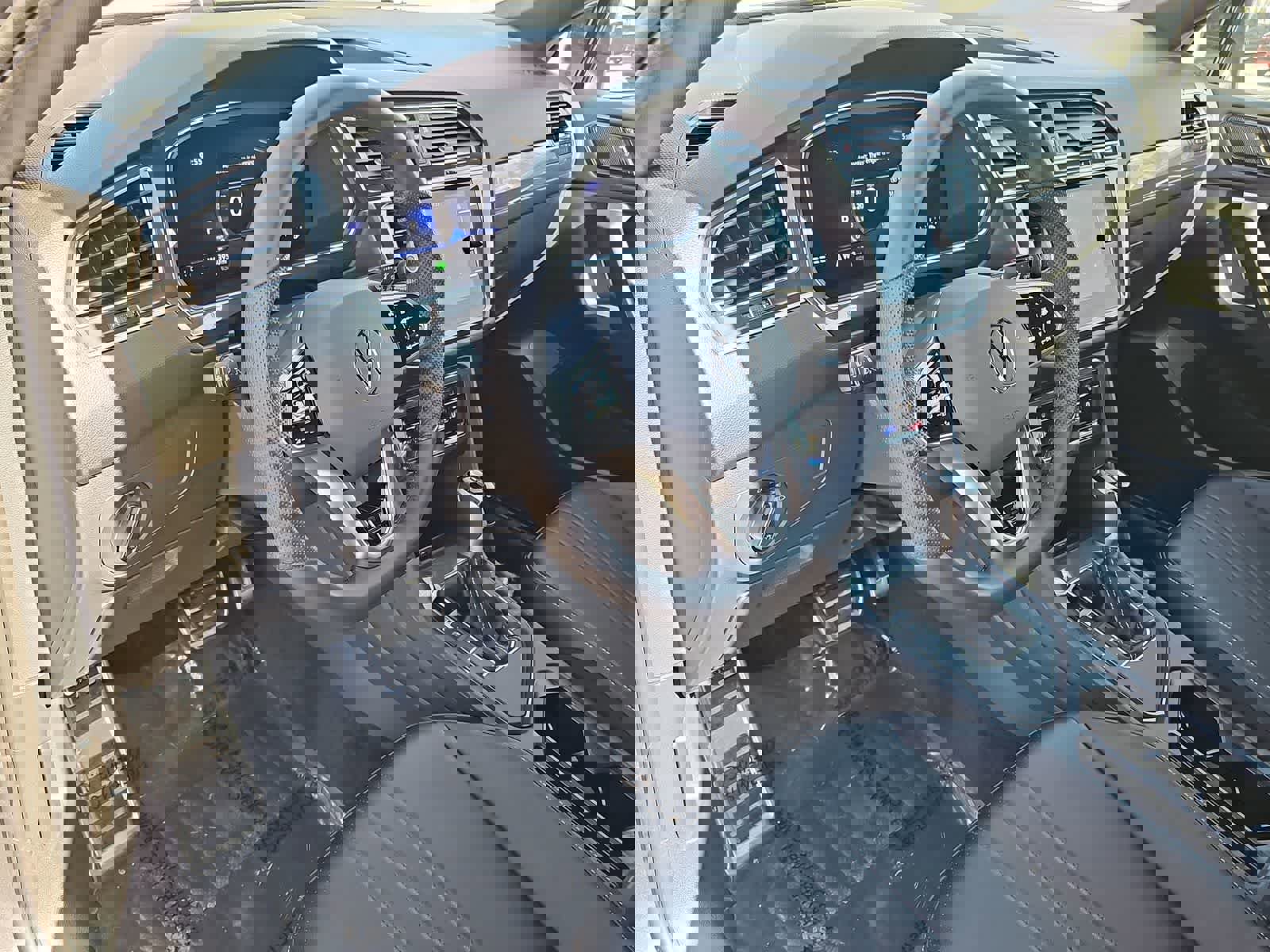 Used 2024 Volkswagen Tiguan SE R-Line image 11