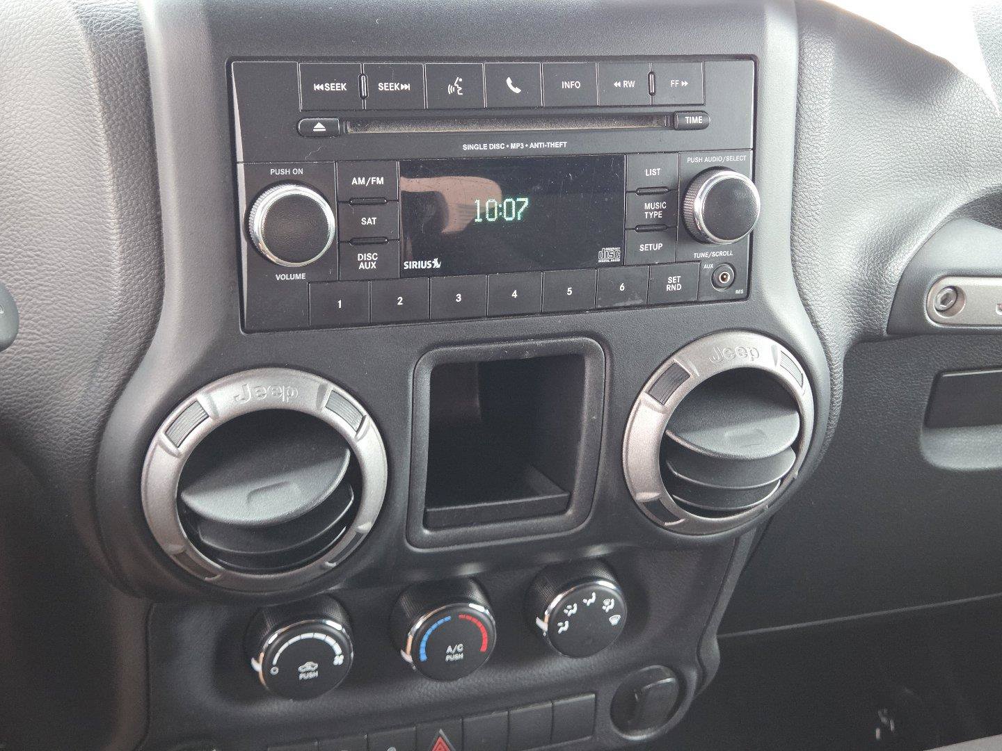 Used 2015 Jeep Wrangler Sport w/ Mopar Black Appearance Group AWD/4WD image 19