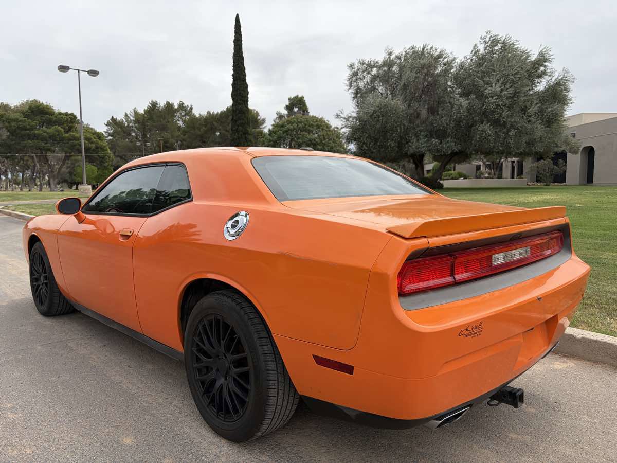 Used 2012 Dodge Challenger SXT image 2
