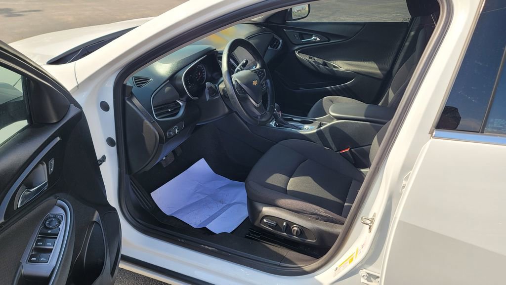 Used 2023 Chevrolet Malibu RS image 18