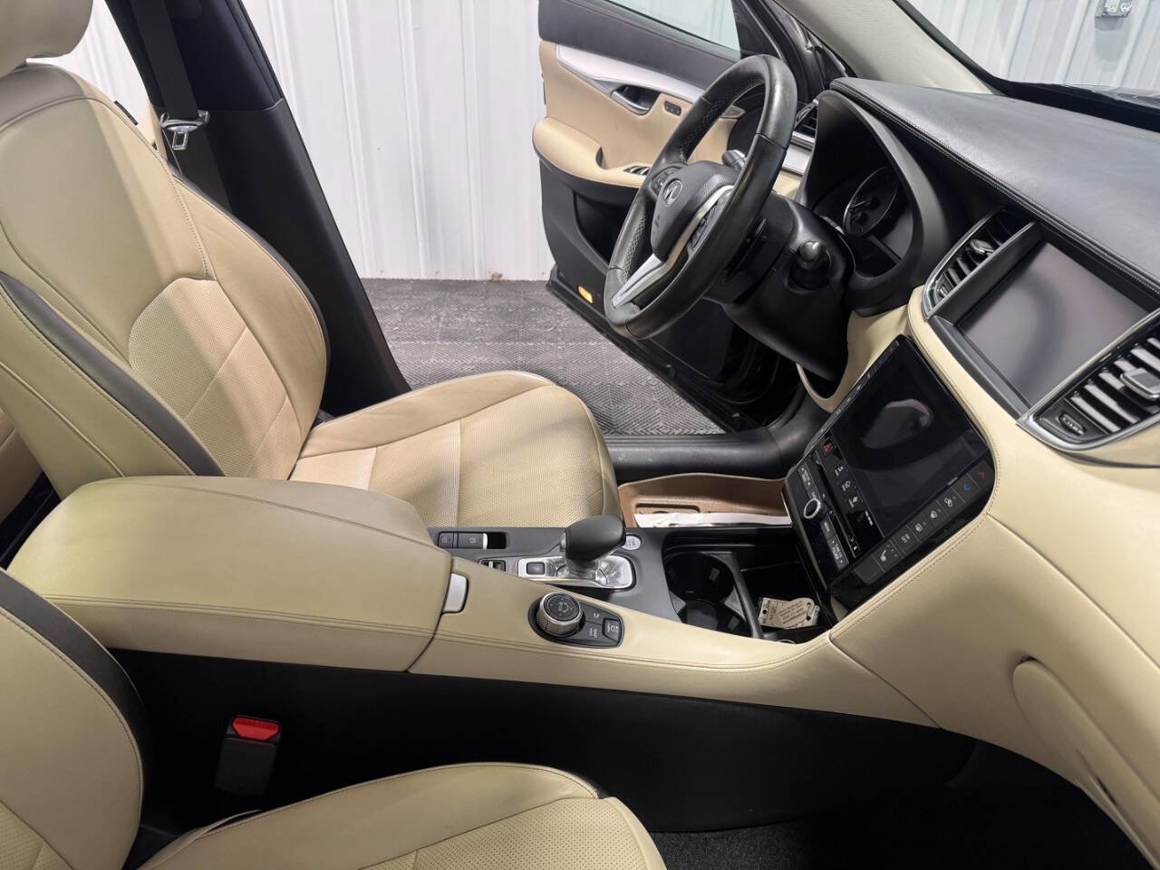 Used 2019 INFINITI QX50 Essential w/ Premium Heat Package image 23