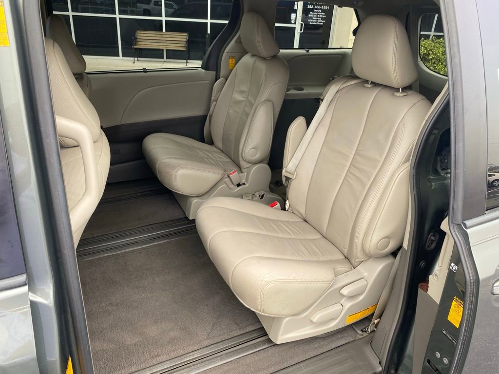 Used 2014 Toyota Sienna XLE image 10