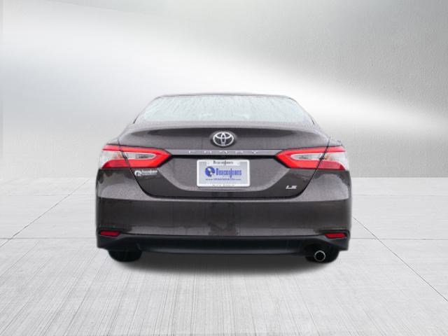 Used 2018 Toyota Camry LE image 4