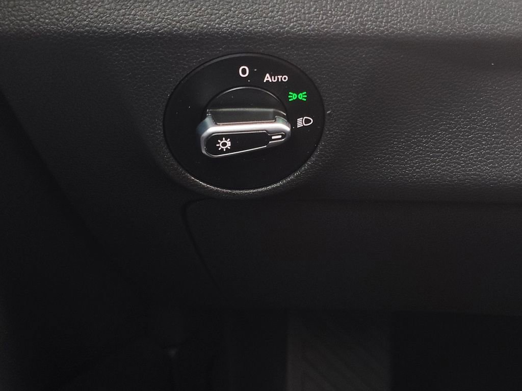 Used 2023 Volkswagen Jetta SE w/ Panoramic Sunroof Package image 12