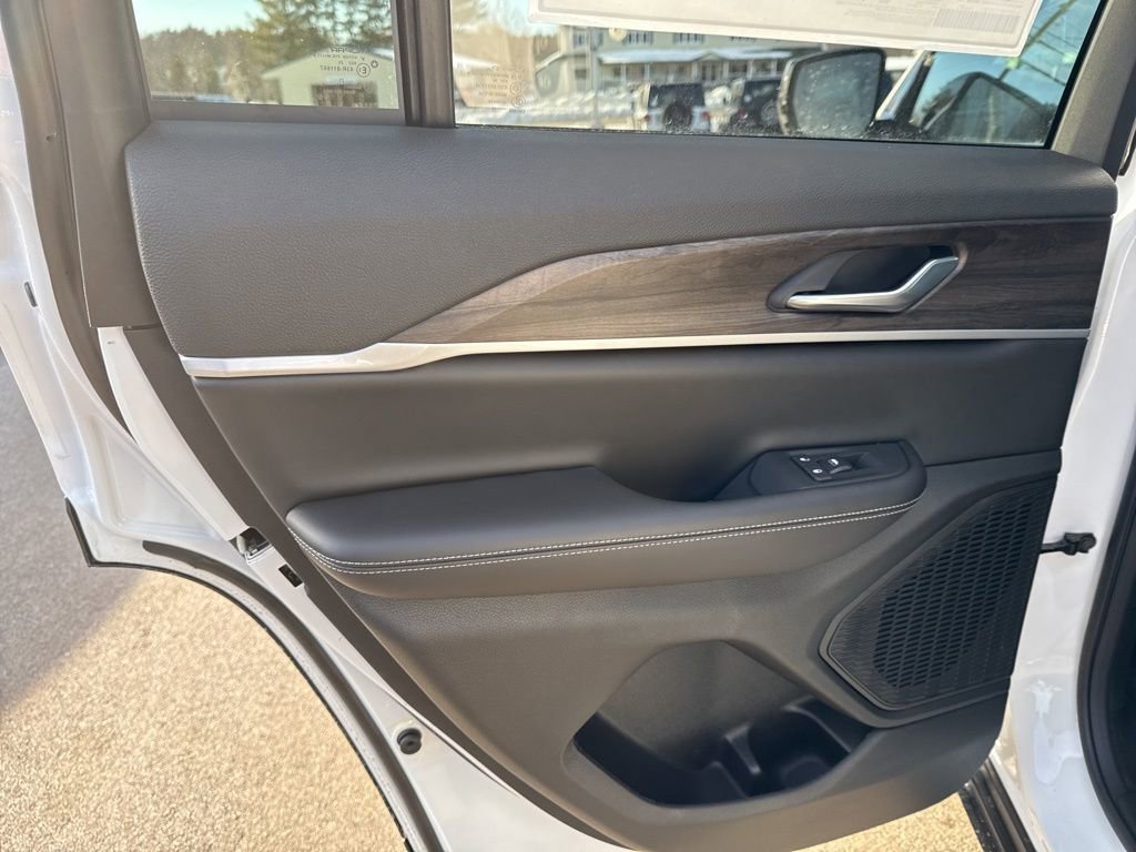 New 2026 Jeep Grand Cherokee Laredo image 25