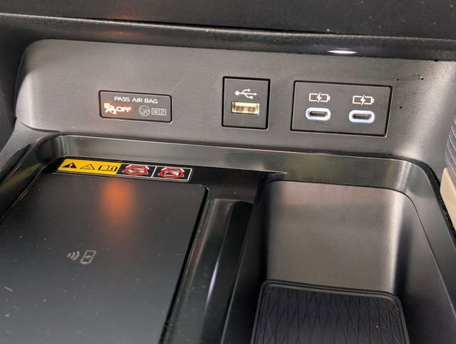 Used 2025 Toyota Camry SE w/ Convenience Package FWD image 21