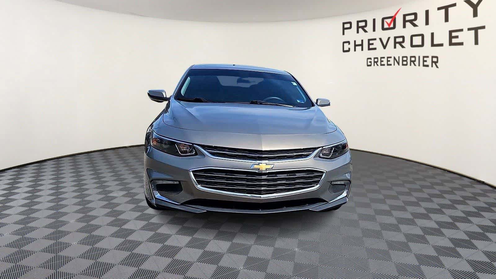Used 2017 Chevrolet Malibu LT FWD image 3