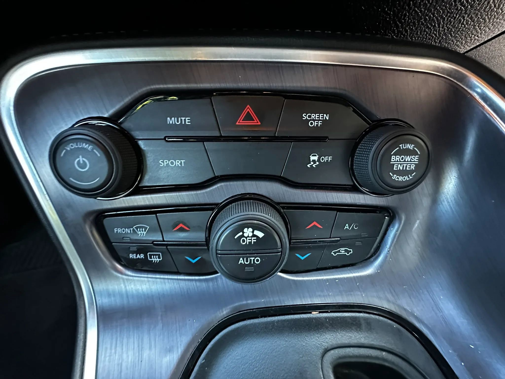 Used 2018 Dodge Challenger SXT RWD image 37
