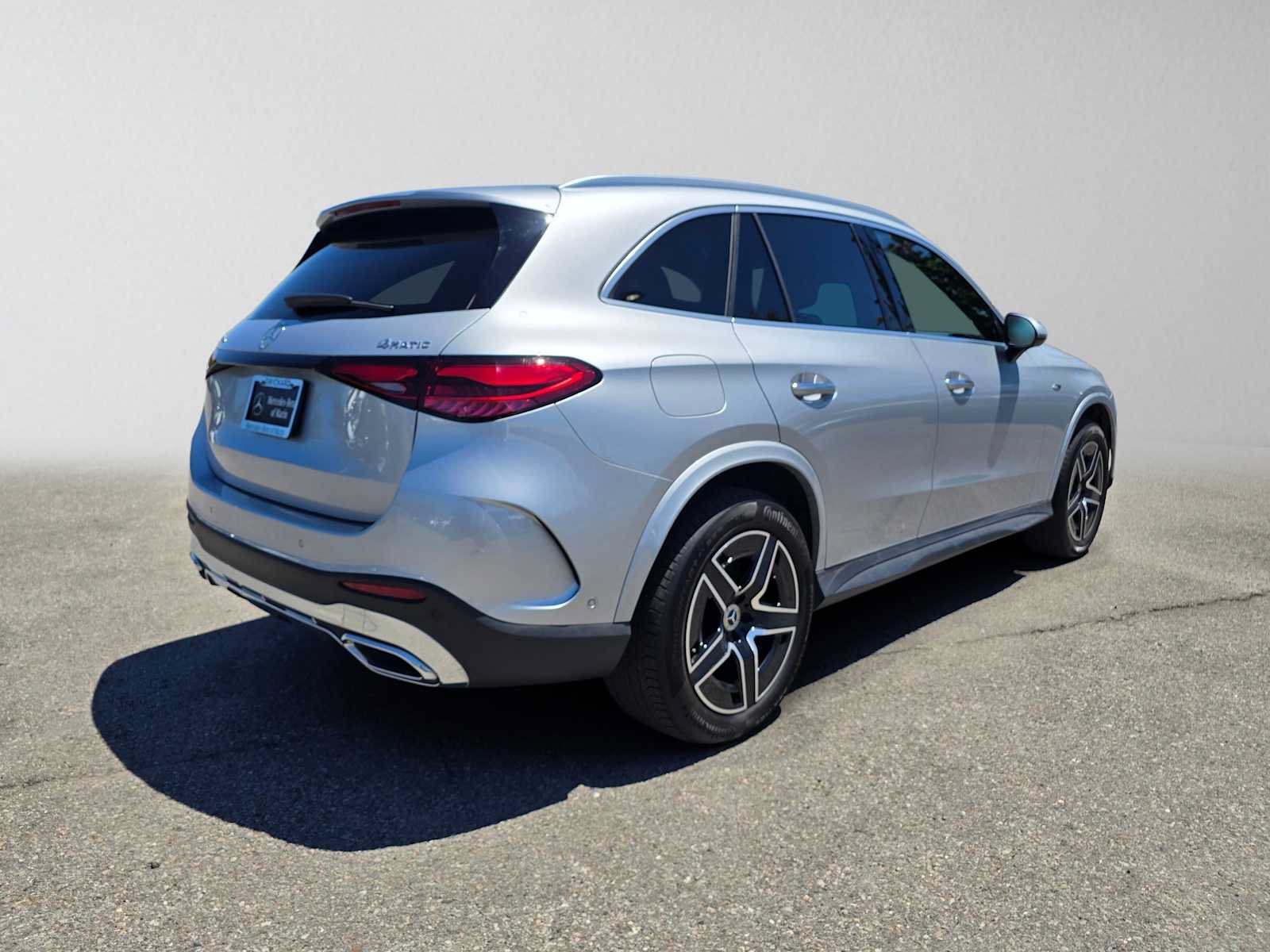 Used 2025 Mercedes-Benz GLC 350e 4MATIC image 3