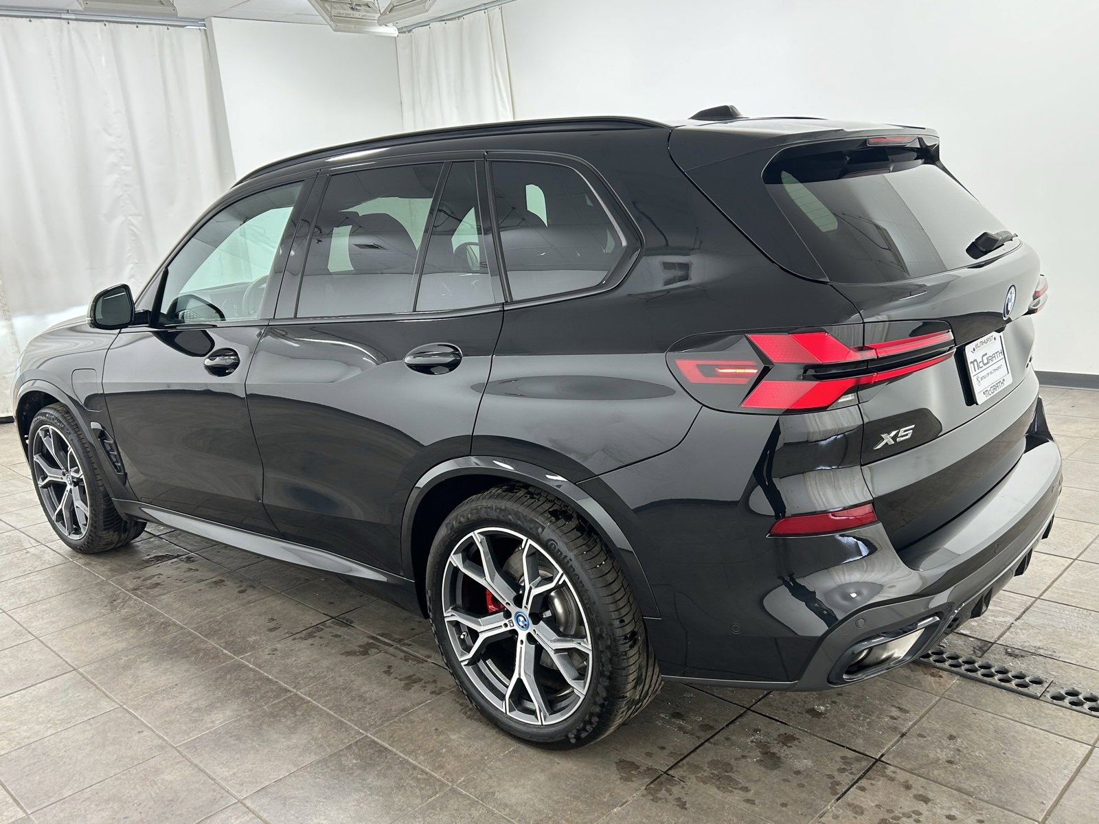 Used 2025 BMW X5 xDrive50e w/ M Sport Package image 3